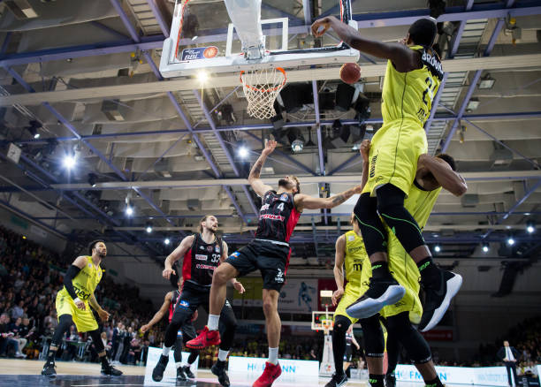 也是对球队 也是对球队